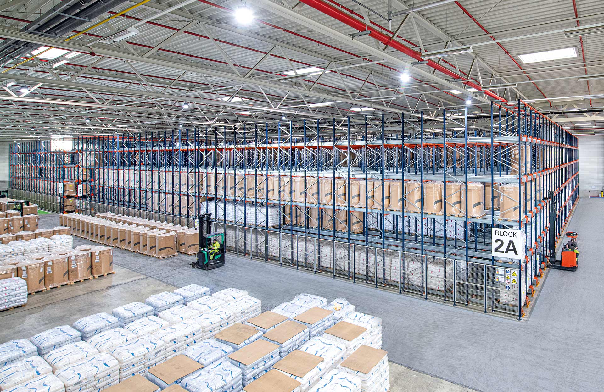 The Pallet Shuttle is a high-density storage system that maximises the available surface area