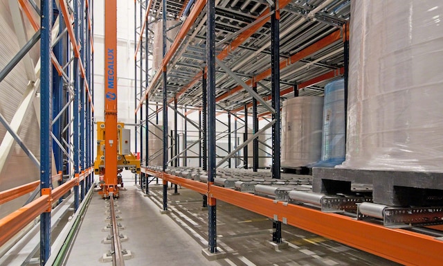 Pallet Flow Racking (Live System) - Mecalux.com