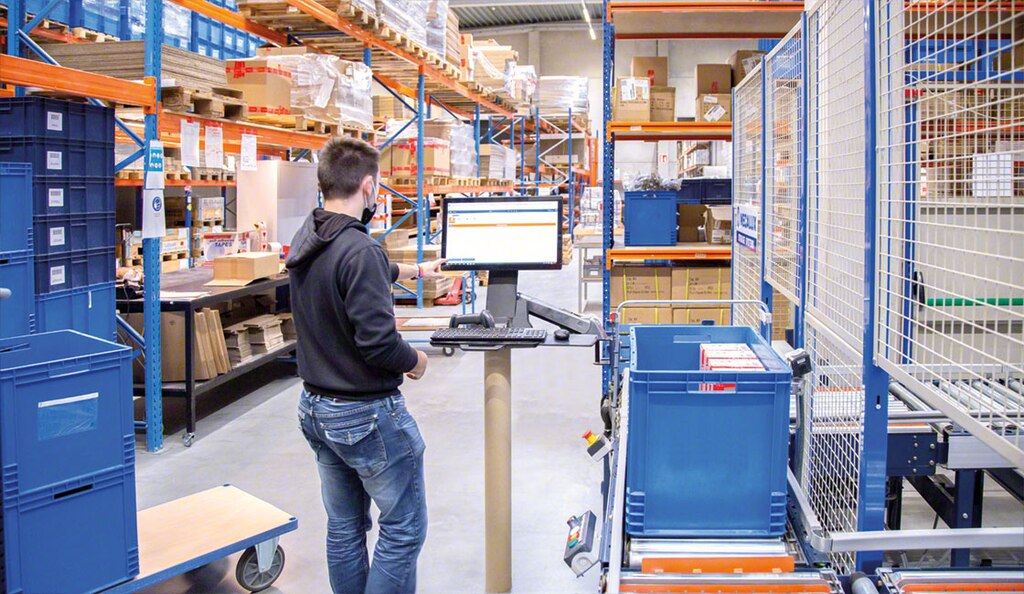 Easy WMS warehouse management software from Interlake Mecalux strictly controls goods movements in the facility