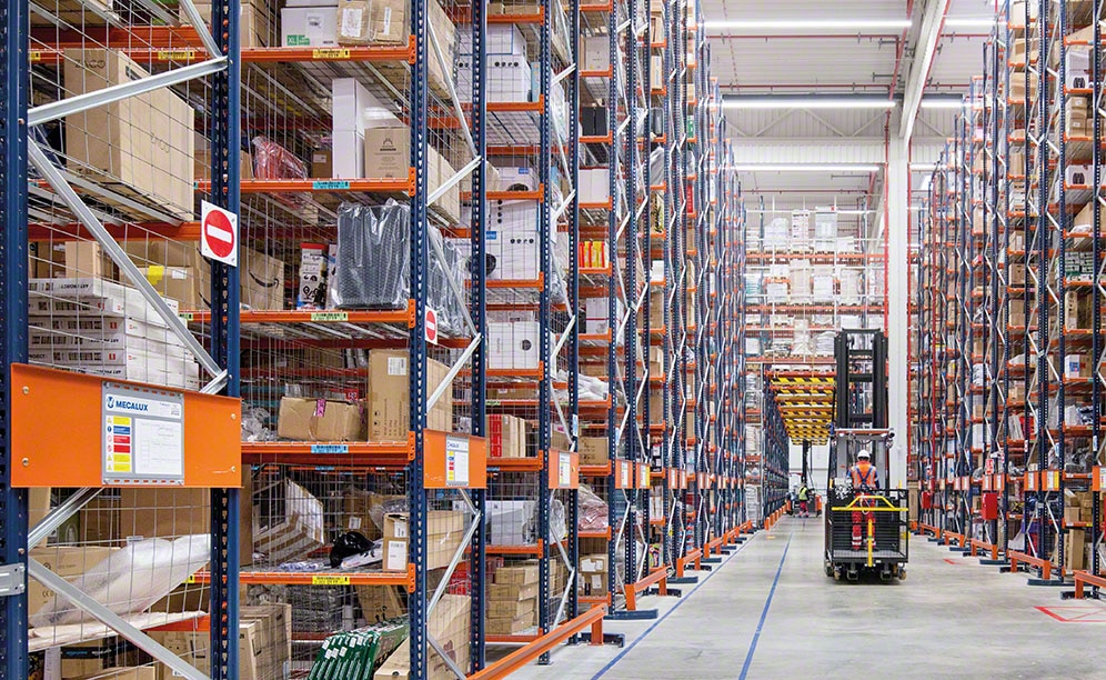 Pallet racks in ID Logistics' e-commerce facility