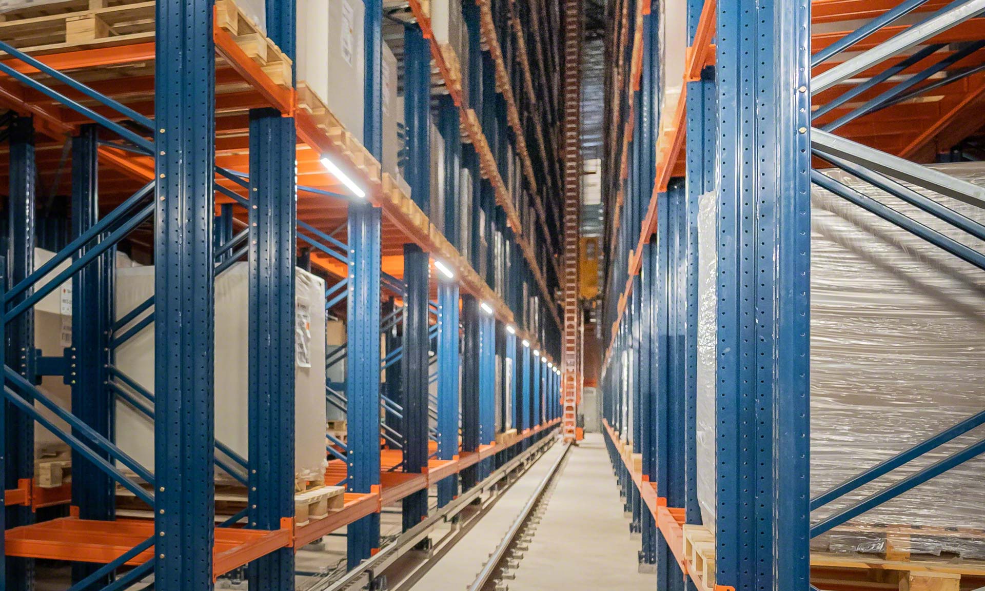 Alzamora Group, a leading packaging company with two automated clad-rack warehouses Alzamora Group, a leading packaging company with two automated clad-rack warehouses