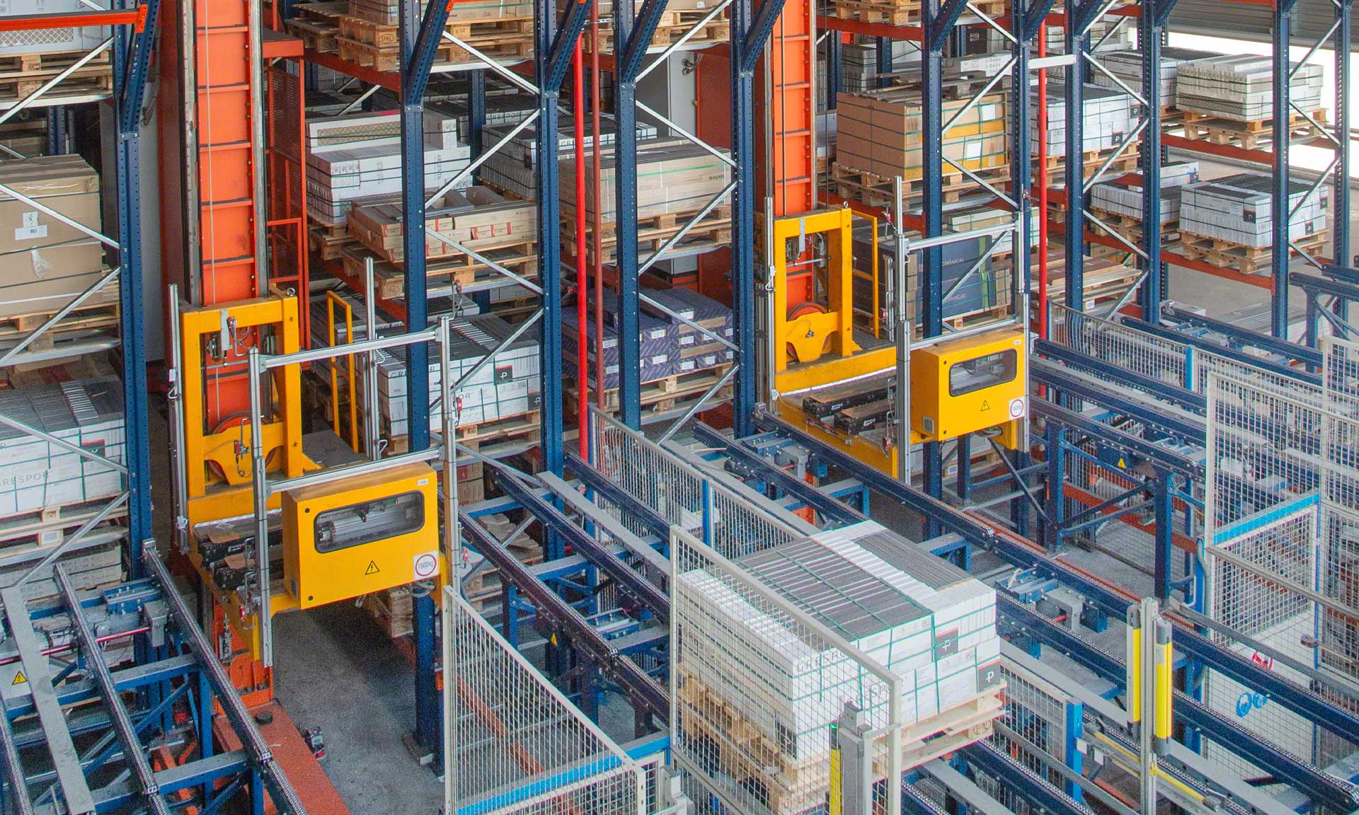Tile company VM Matériaux automates its warehouse to boost throughput and simplify processes