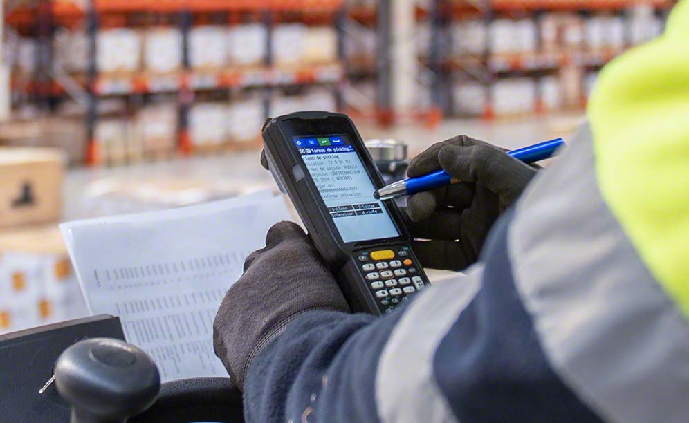 Operators prepare orders in line with instructions from Easy WMS Operators prepare orders in line with instructions from Easy WMS