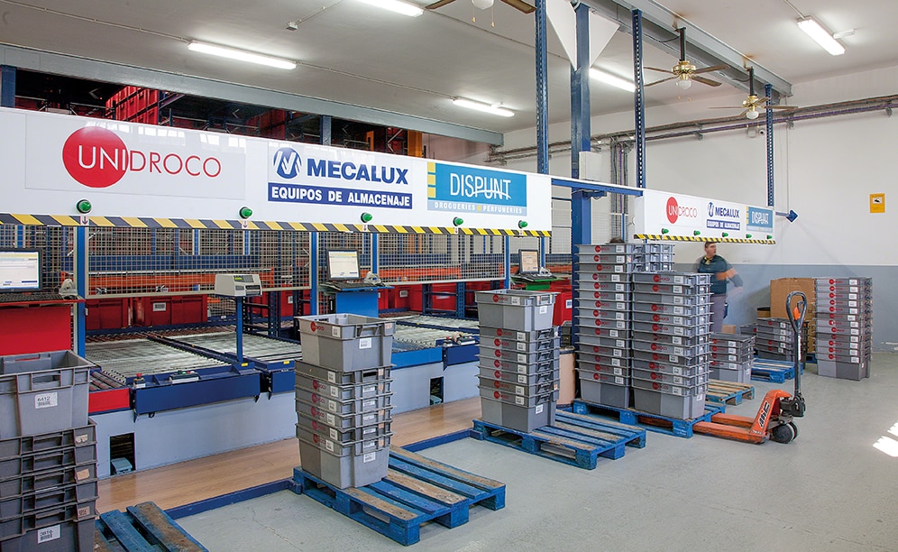 The front of the Unidroco automated warehouse has four picking stations equipped with put-to-light devices The front of the Unidroco automated warehouse has four picking stations equipped with put-to-light devices