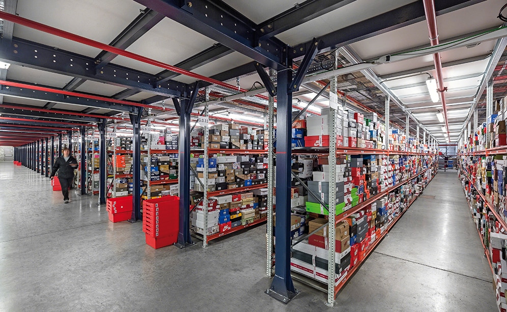 The installed storage system is very flexible and provides the operator direct access to any product The installed storage system is very flexible and provides the operator direct access to any product