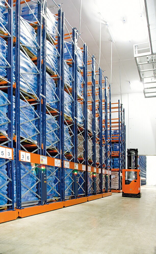There are two working aisles where operators maneuver reach trucks