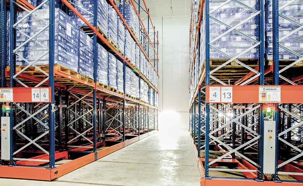 This system maximises the available surface area, obtaining a storage capacity of more than 3,900 pallets This system maximises the available surface area, obtaining a storage capacity of more than 3,900 pallets