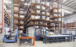 The installation at Industrias Cosmic consists of an automated warehouse with live channels and a picking station at the front, plus a conventional pallet racking warehouse The installation at Industrias Cosmic consists of an automated warehouse with live channels and a picking station at the front, plus a conventional pallet racking warehouse