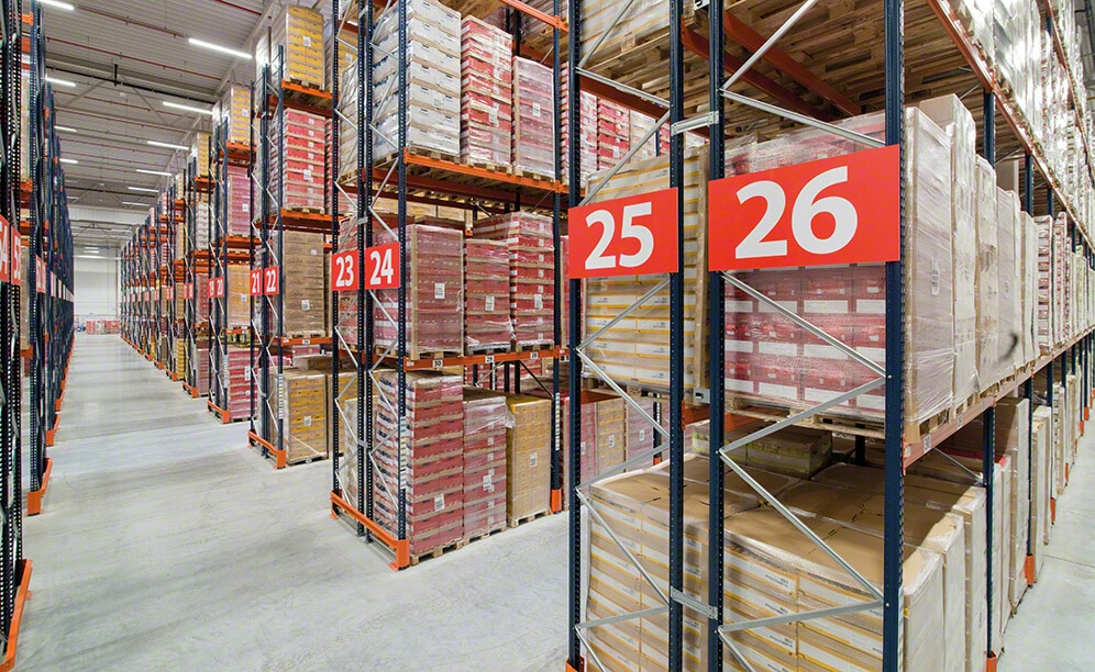 Mecalux has supplied pallet racking with a capacity for 6,560 pallets in the warehouse that Lorenz Snack-World owns in Poland