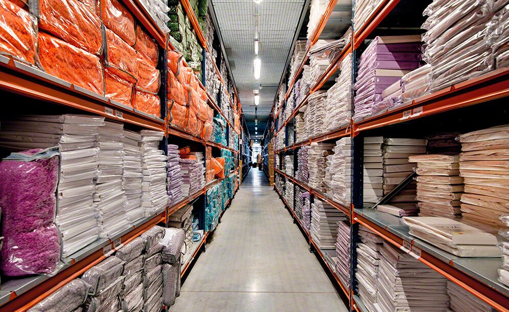 Direct access to goods speeds up picking tasks Direct access to goods speeds up picking tasks