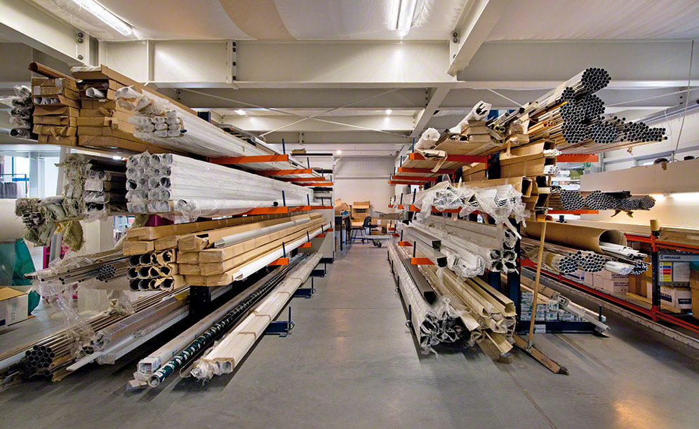 Next to the racks with walkways, two cantilever racking units were installed for longer unit loads Next to the racks with walkways, two cantilever racking units were installed for longer unit loads