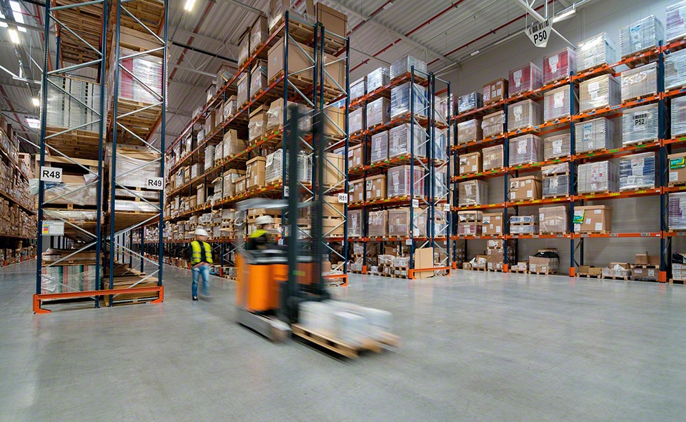 The logistics operator KMC-Services has equipped its warehouses with a pallet rack system The logistics operator KMC-Services has equipped its warehouses with a pallet rack system