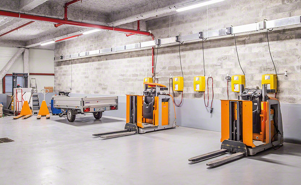 Beside the dispatch area, there is a zone set aside for forklift battery charging Beside the dispatch area, there is a zone set aside for forklift battery charging