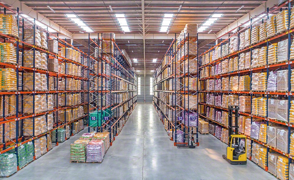 The pallet racking has a storage capacity of more than 29,500 pallets The pallet racking has a storage capacity of more than 29,500 pallets