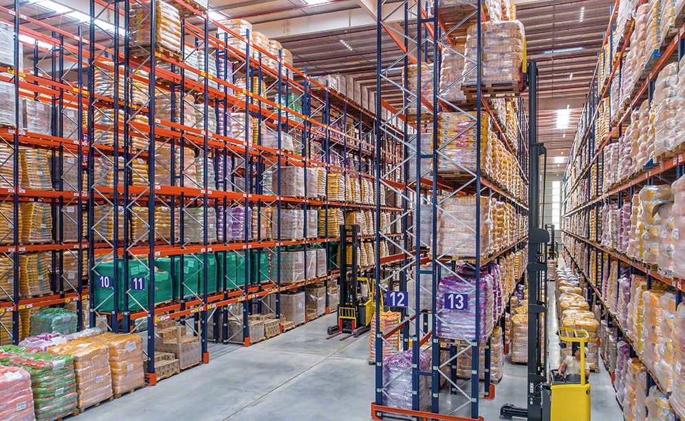 Reach trucks are employed to insert and extract pallets from their locations, and pallet trucks for picking tasks Reach trucks are employed to insert and extract pallets from their locations, and pallet trucks for picking tasks