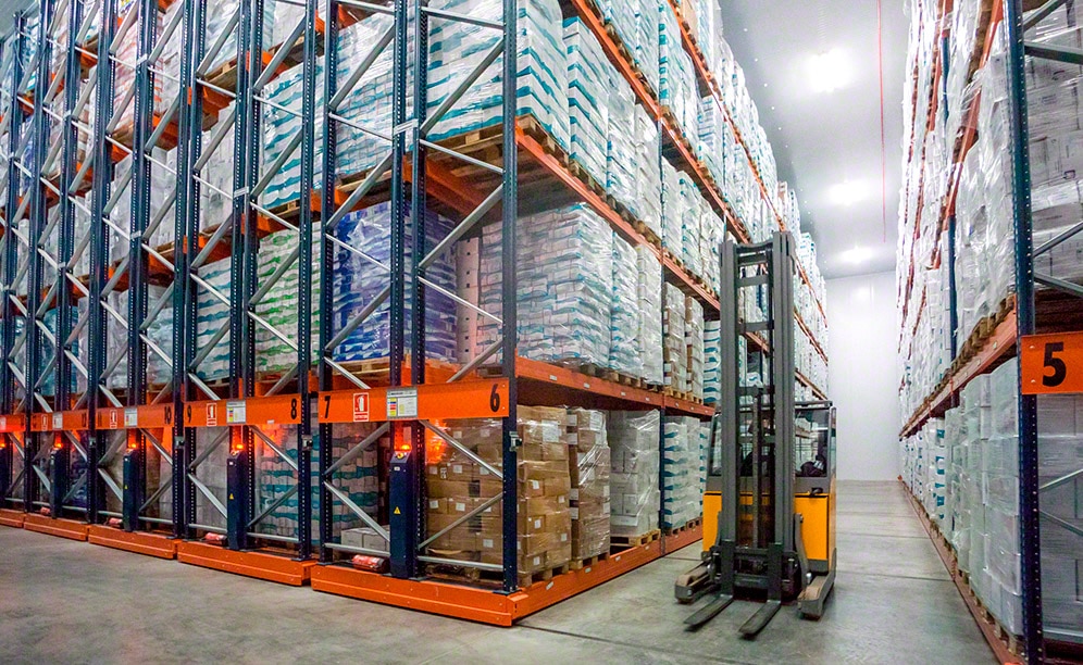 The Movirack units are especially useful in frozen storage chambers since they lessen the electricity consumed to create cold storage conditions by distributing this cold air between a larger number of stored pallets The Movirack units are especially useful in frozen storage chambers since they lessen the electricity consumed to create cold storage conditions by distributing this cold air between a larger number of stored pallets