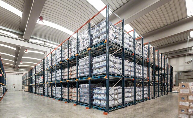 The INCASA warehouse in Barcelona with drive-in pallet racking