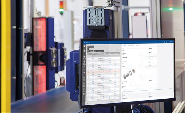 Order picking in the bolt warehouse of Spax