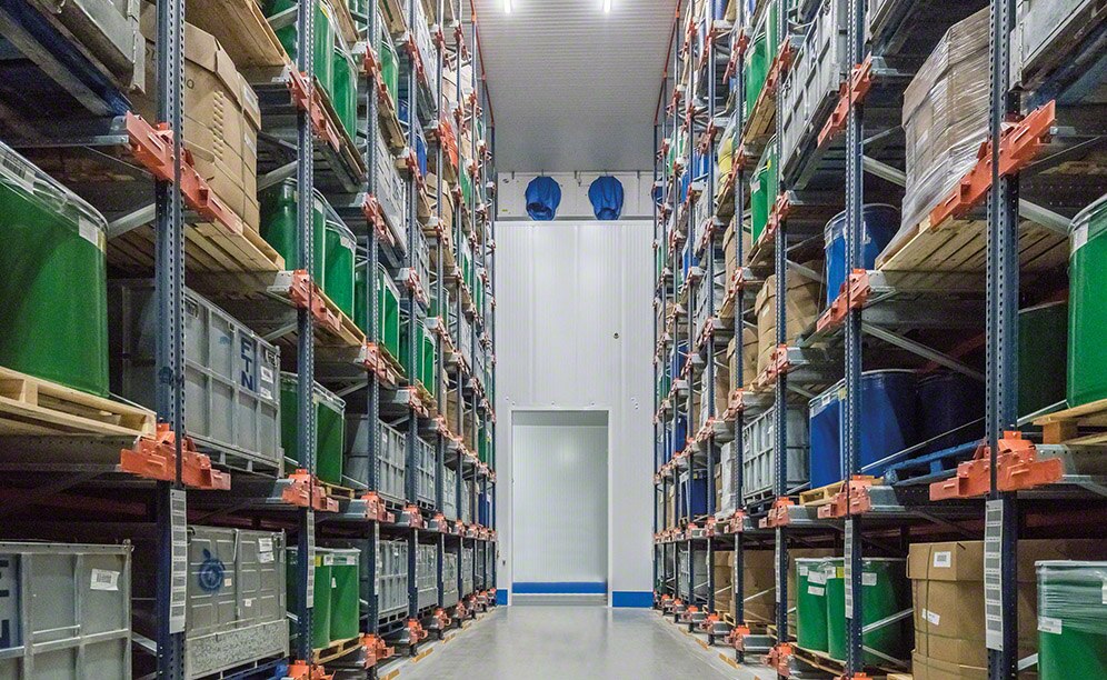 Racks reduce energy consumption from the distribution of cold air thru pallets Racks reduce energy consumption from the distribution of cold air thru pallets