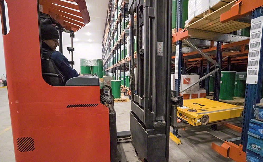 Reach trucks to deposit pallets into their assigned locations Reach trucks to deposit pallets into their assigned locations