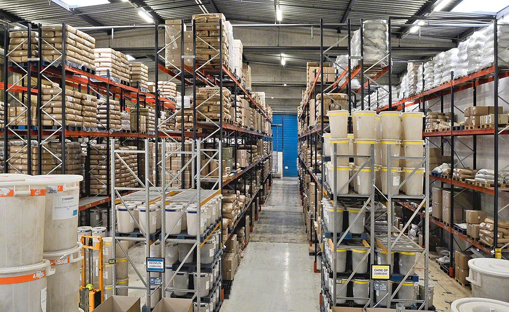 Pallet racks and conveyors for the tea of Dammann Frères Pallet racks and conveyors for the tea of Dammann Frères