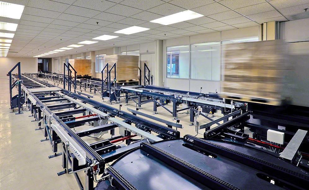 Automatic conveyor that connect to the production centre Automatic conveyor that connect to the production centre