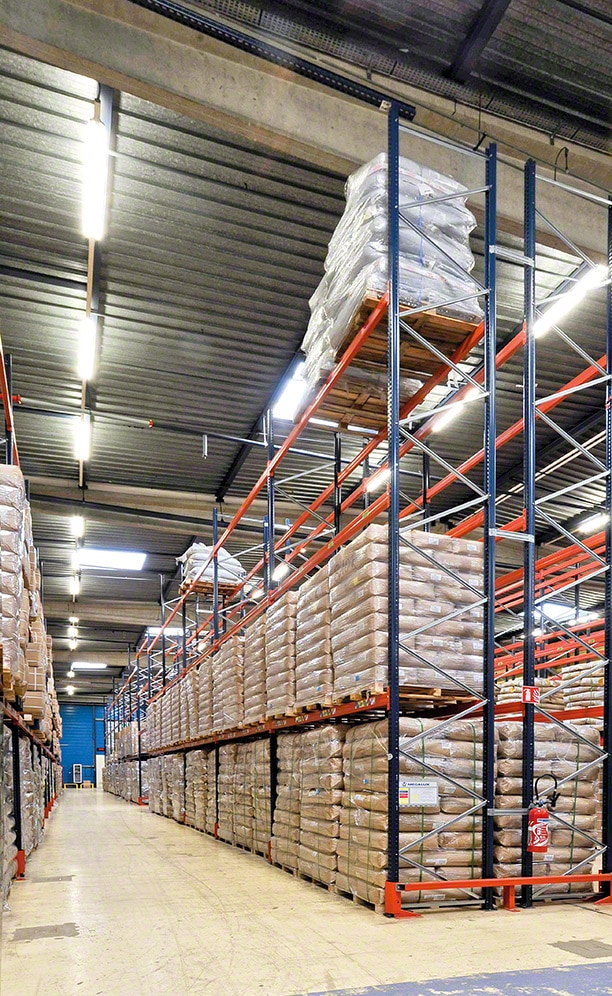 The three warehouse zones contain pallet racks The three warehouse zones contain pallet racks