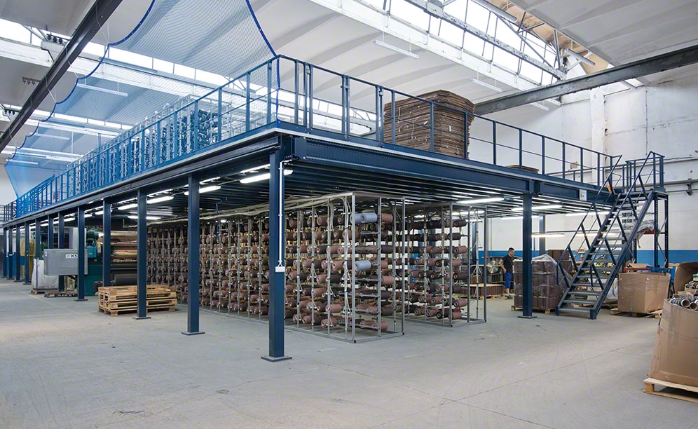 Mecalux has installed a mezzanine in the second warehouse areaMecalux has installed a mezzanine in the second warehouse area Mecalux has installed a mezzanine in the second warehouse areaMecalux has installed a mezzanine in the second warehouse area