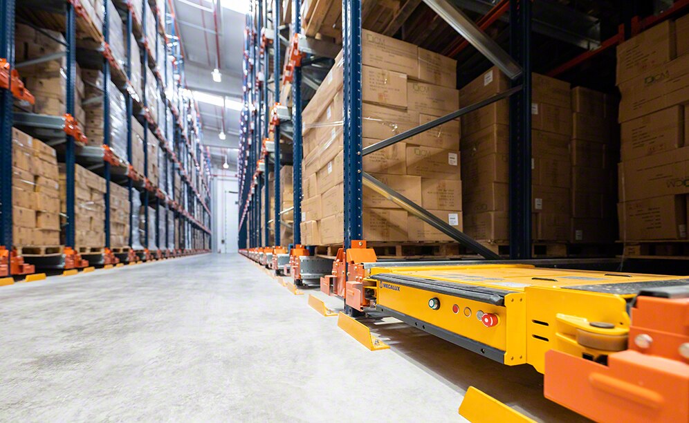 Semi-automatic Pallet Shuttle System in Plásticos Vidal warehouse in Valencia Semi-automatic Pallet Shuttle System in Plásticos Vidal warehouse in Valencia