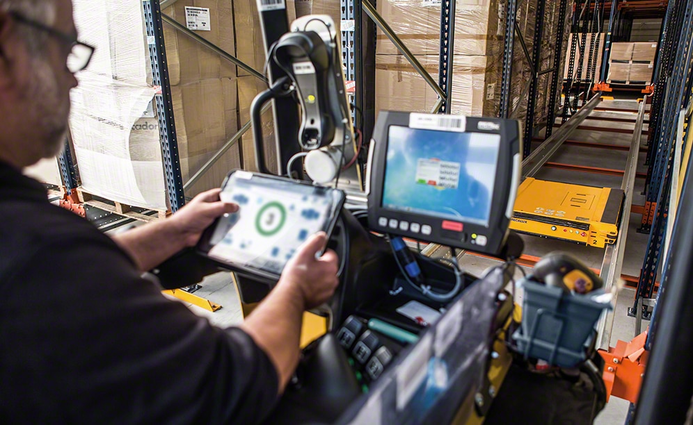 ANVI Plasturgie's racks can store 4,171 pallets ANVI Plasturgie's racks can store 4,171 pallets