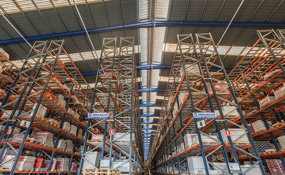 Grupo Pamesa’s 12 m high pallet racks Grupo Pamesa’s 12 m high pallet racks