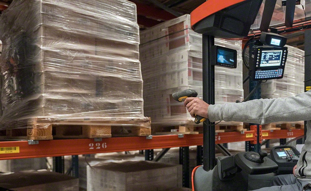 The warehouse’s layout facilitates pick tasks The warehouse’s layout facilitates pick tasks