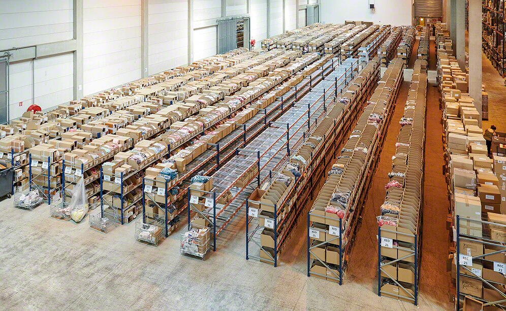 Extensive catalogue of children's clothing by Sergent Major Extensive catalogue of children's clothing by Sergent Major