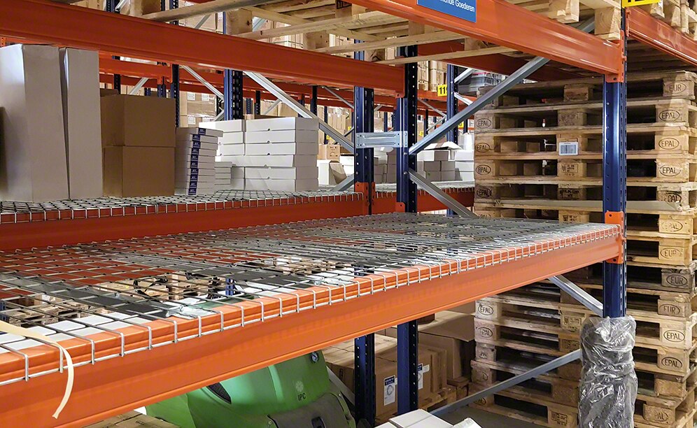 Filoform's warehouse is ideal for managing many different stock keeping units Filoform's warehouse is ideal for managing many different stock keeping units