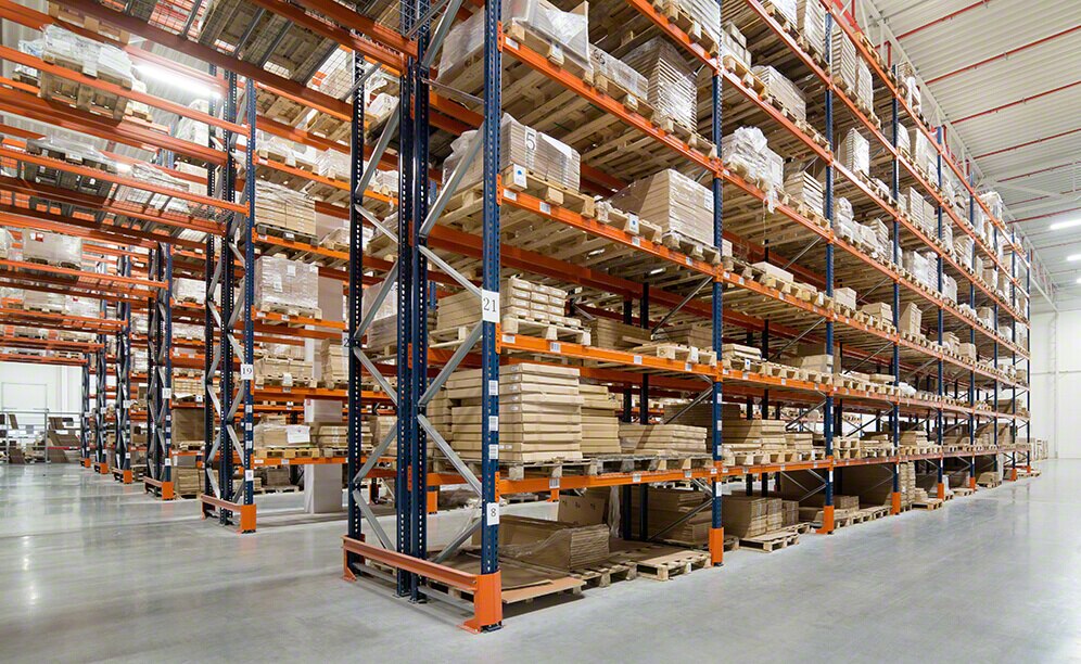 Pallet racks for components that comprise dining room shelving units Pallet racks for components that comprise dining room shelving units