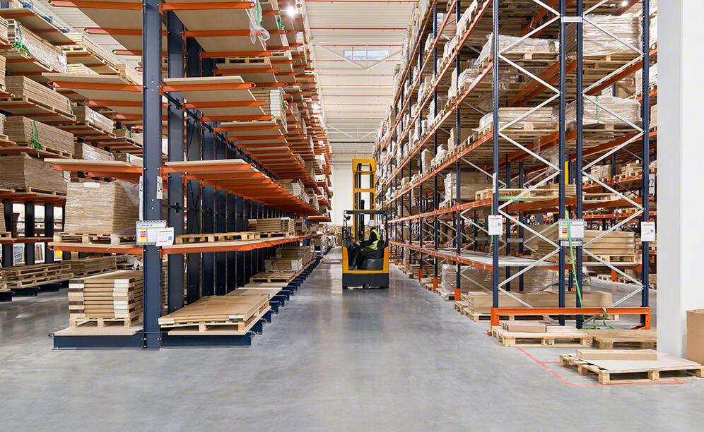 Two solutions for MYCS furniture storage in Poland Two solutions for MYCS furniture storage in Poland