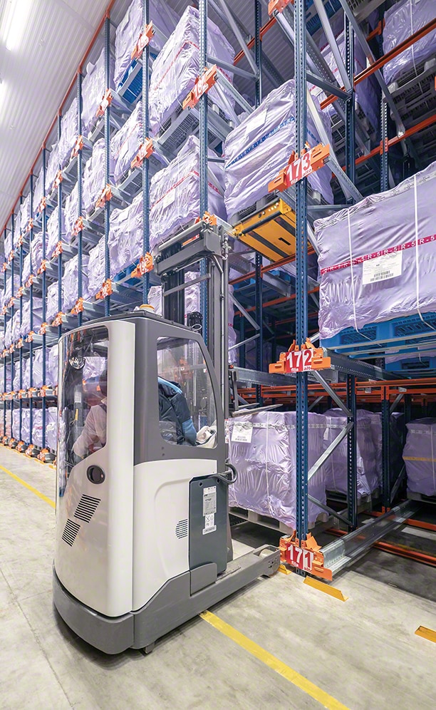 Compact storage system for meat products Compact storage system for meat products