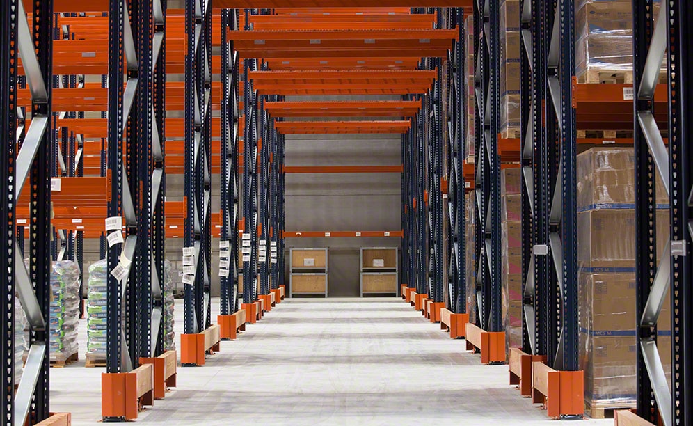 Underpass that cuts across the Transports Fuchs racks Underpass that cuts across the Transports Fuchs racks