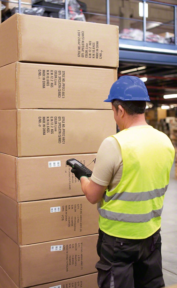 The Puccini warehouse in Poland for suitcases and handbags The Puccini warehouse in Poland for suitcases and handbags