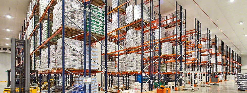 Pallet and push-back racks at the Brivio & Viganò warehouse in Italy Pallet and push-back racks at the Brivio & Viganò warehouse in Italy