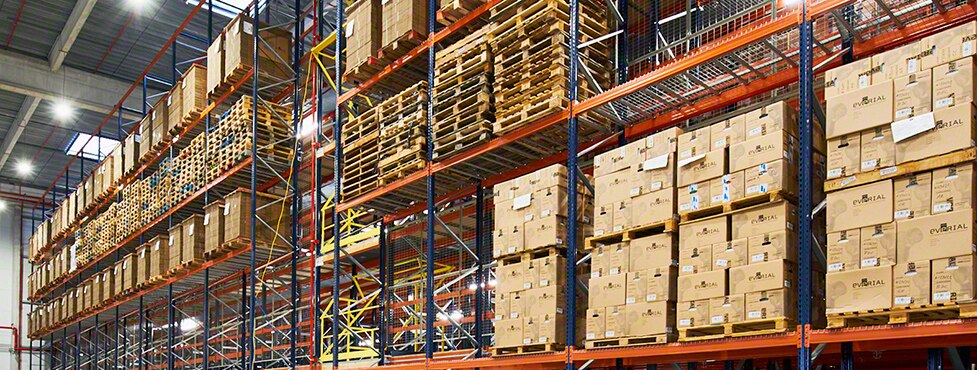 Everial: efficient management of more than 360,000 boxes at its Lyon document centre Everial: efficient management of more than 360,000 boxes at its Lyon document centre