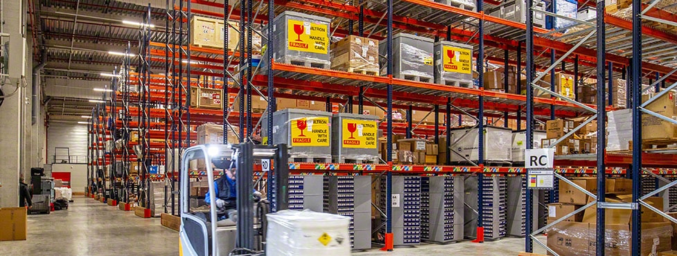 Ectra’s electrical components and chemical products warehouse in France Ectra’s electrical components and chemical products warehouse in France