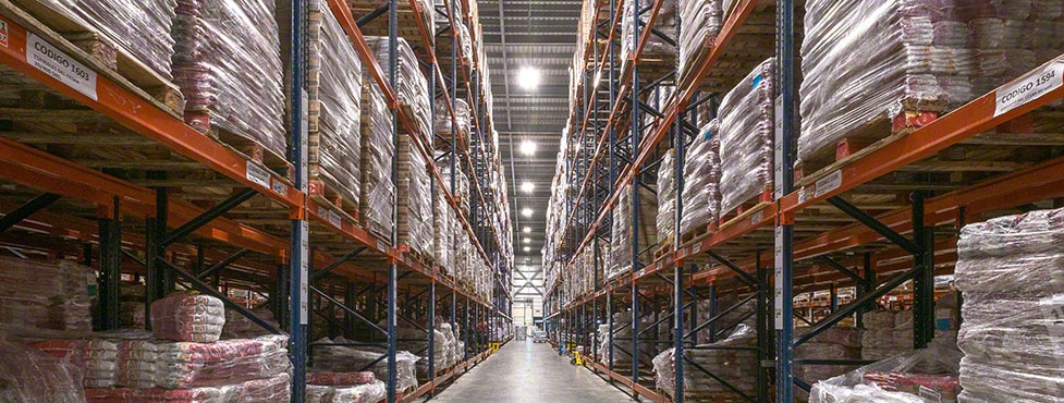 Cleaning and food products in the new César Iglesias warehouse Cleaning and food products in the new César Iglesias warehouse