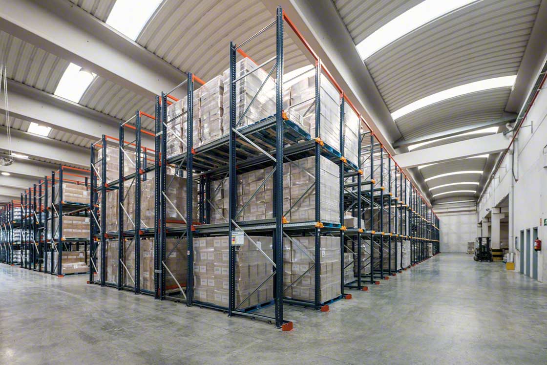Drive-in/drive-thru pallet racks are frequently used in transit warehouses with few SKUs