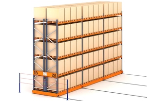 The exterior safety barrier blocks the movement of the system when operating inside the working aisle
