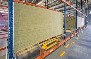 The measurements of Pallet Shuttle racking can be adapted to oversize loads