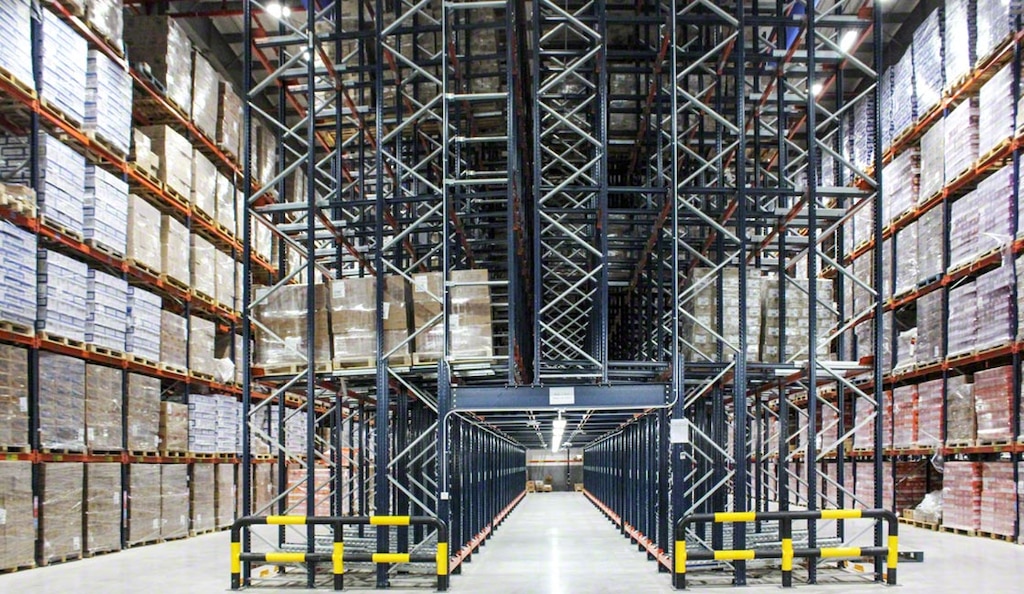 A pick tunnel streamlines order picking in the Tamer logistics centre in Saudi Arabia