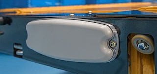 The 3D shuttle’s antenna allows the shuttle vehicles to receive instructions sent by the system’s software