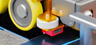 The 3D shuttle has 6 channel guide wheels The 3D shuttle has 6 channel guide wheels