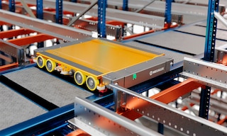 The 3D shuttle moves inside the storage channels with maximum stability